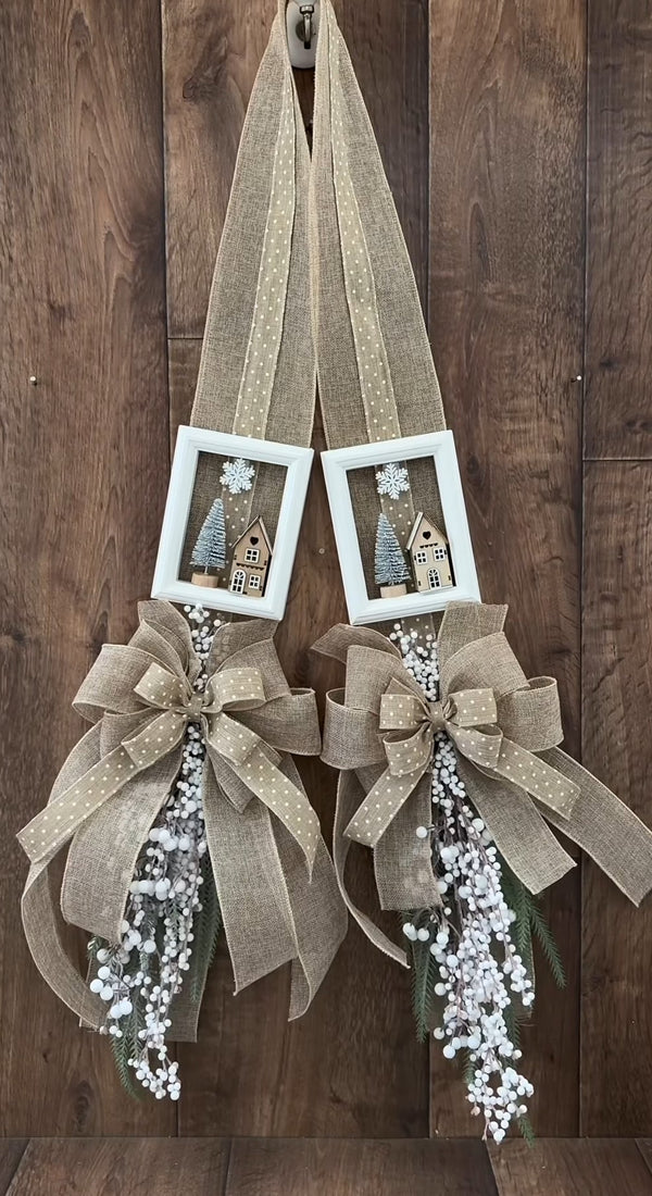 Escapulário Natalino Duplo Rústico com Casinhas e Guirlanda - Bege e Branco